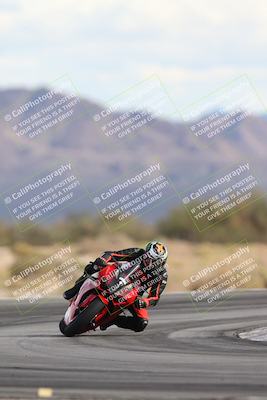 media/Nov-16-2025-Race Pace (Sun) [[8c5fa54630]]/Non Verified Riders (1st 20 Minutes)/5-Turn 15 (110pm)/